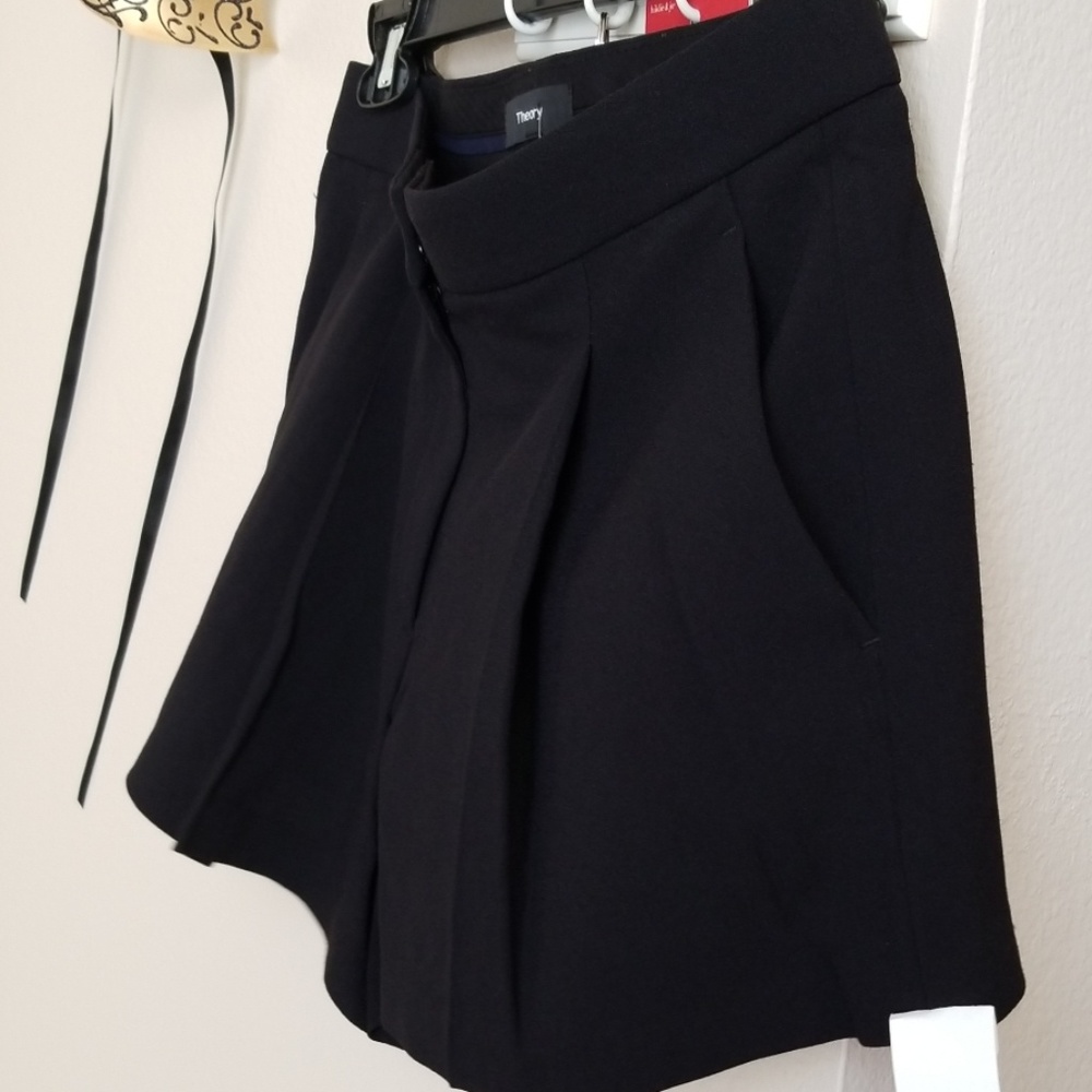 THEORY. TOHNI,  dressy shorts , sz  0